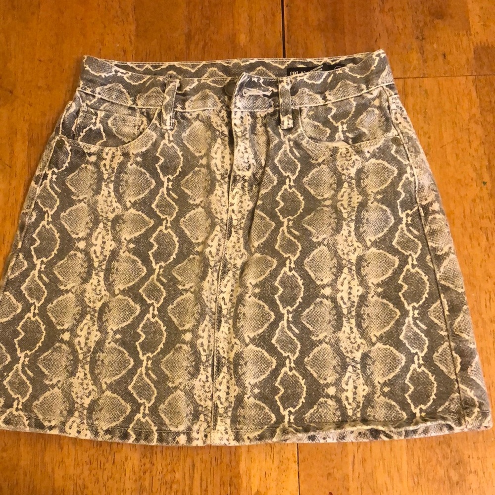 Snake skin print mini skirt size 24 Blank NYC